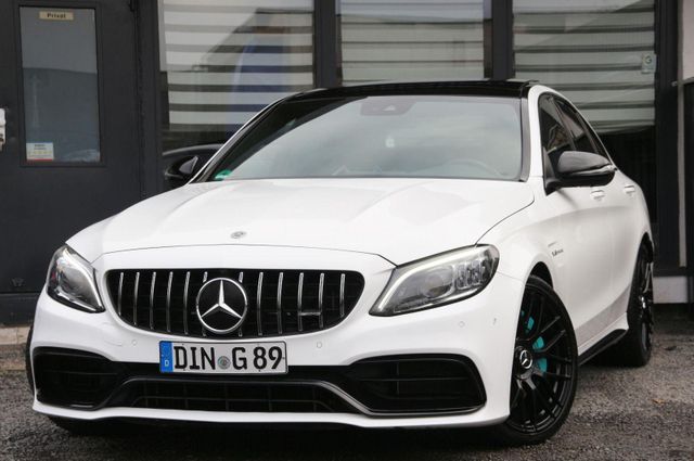 Mercedes-Benz C 63 AMG Performance Sitze Digital Tacho Pano