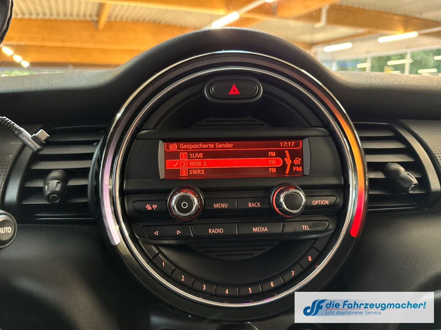 Fahrzeugabbildung MINI Cooper Mehrzonenklima Ambientebeleuchtung SHZ Ke