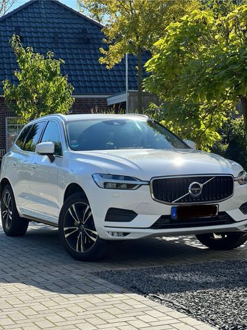 Volvo XC60, Momentum (D4) in weiß mit Lede...