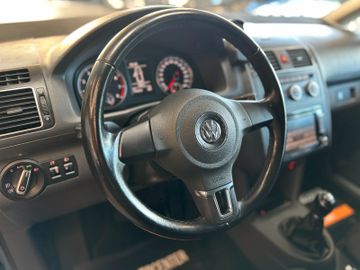 MYAUTOCENTER – Gebraucht- und Jahreswagen mit Werkstattservice in Pfaffenhofen Volkswagen Touran*7-Sitzer*TEMPO*2ZONEN*SitzHZ*PDC*TÜV 528