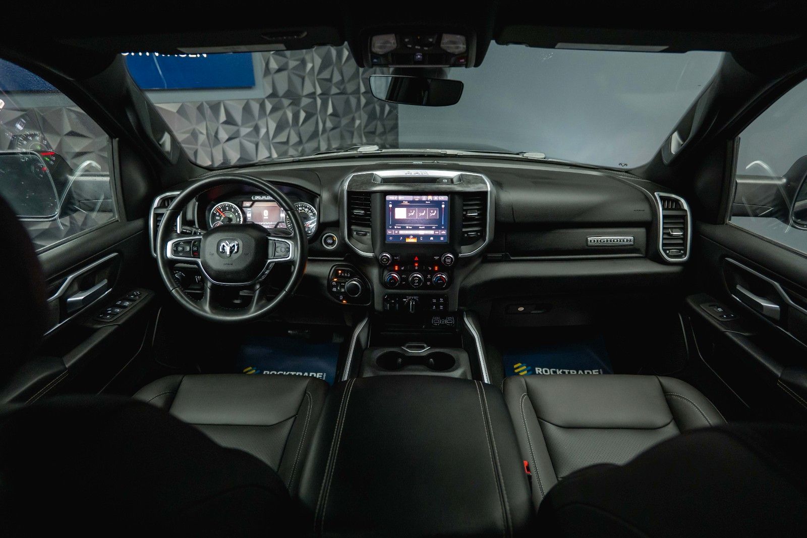 Fahrzeugabbildung Dodge RAM 5.7 V8 HEMI 4x4 BLACK EDITION Longbed 19%