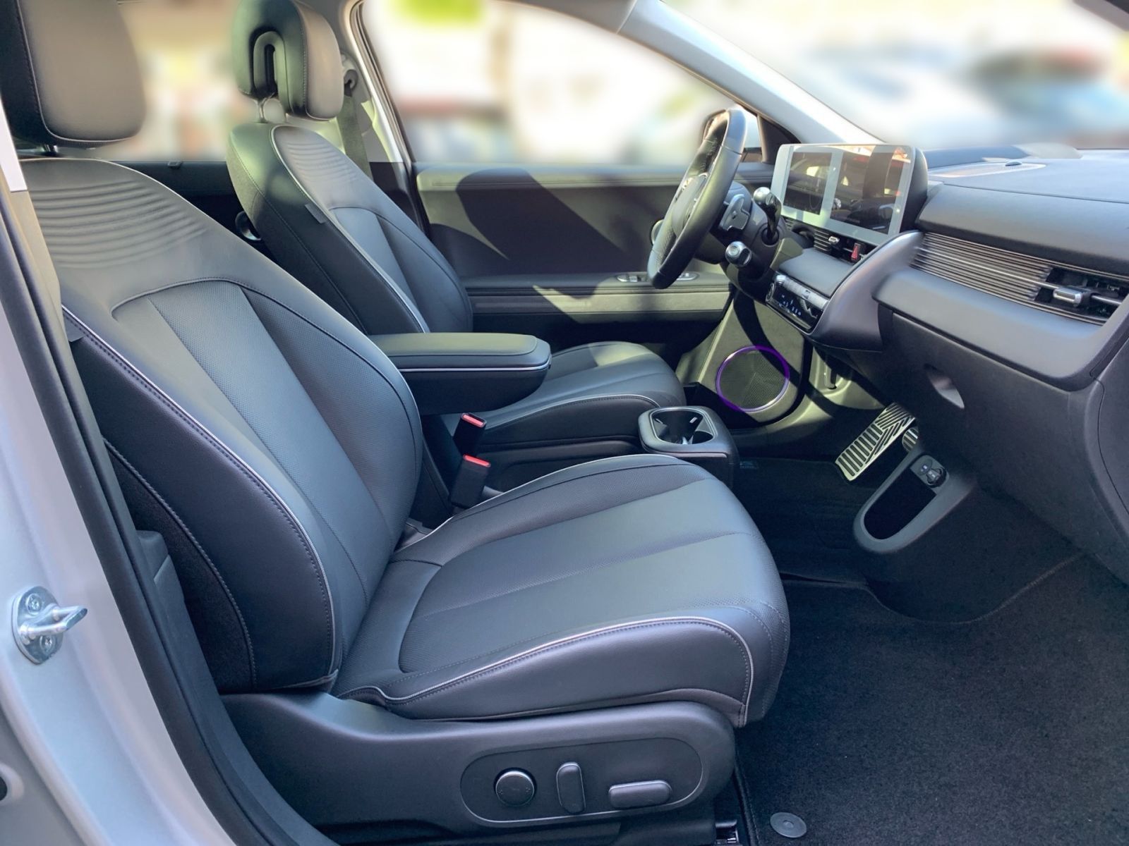 Fahrzeugabbildung Hyundai IONIQ 5 Uniq 77,4 kWh 4WD Assi 20Zoll Pano