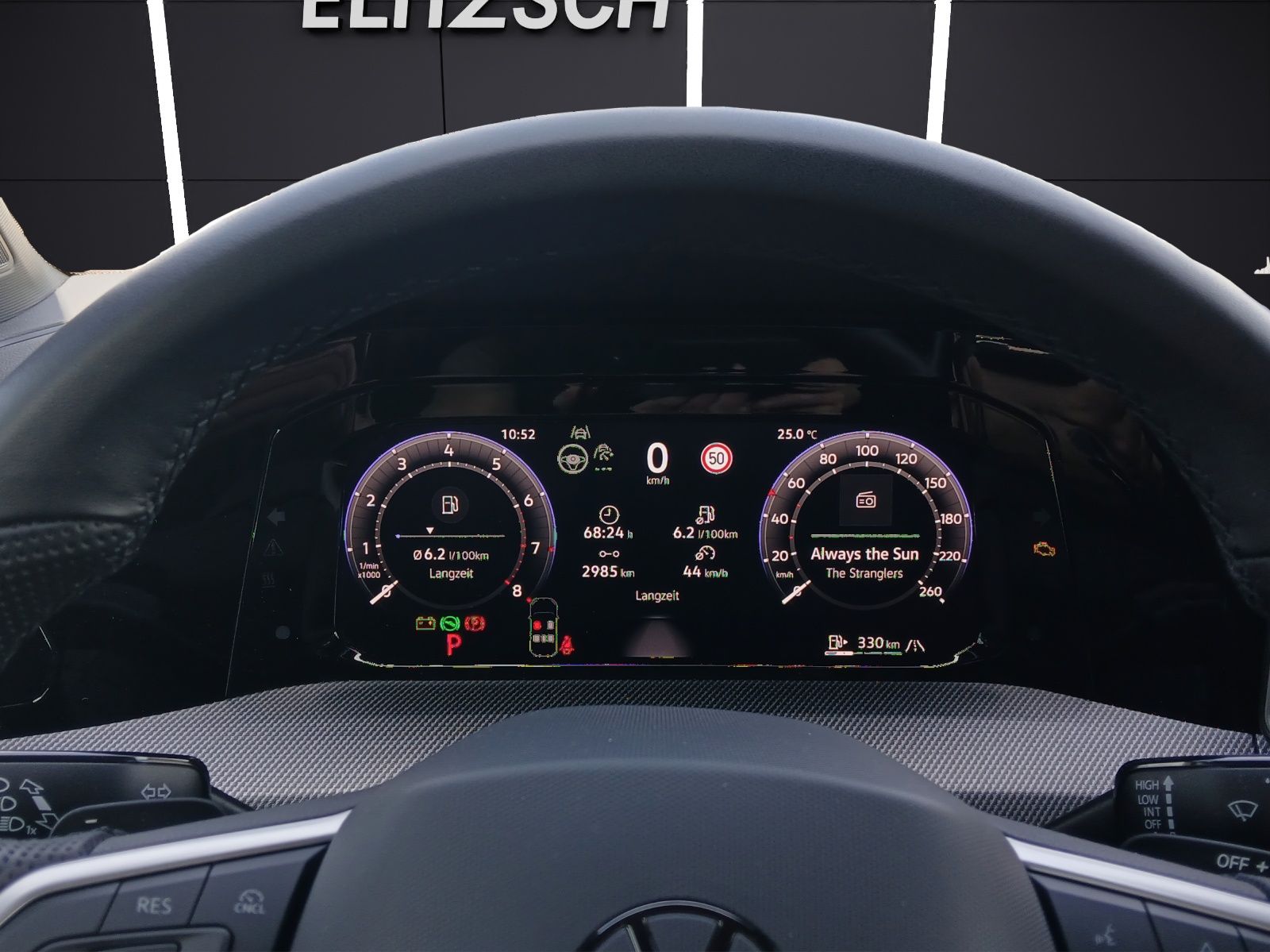 Fahrzeugabbildung Volkswagen Golf VIII TSI R-Line DSG LED AHK Navi HUD ACC RF