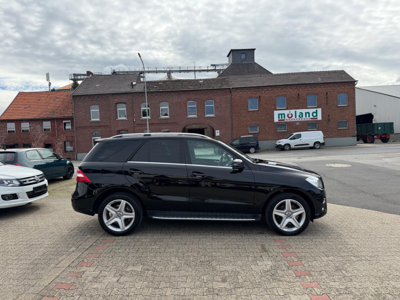Mercedes-Benz ML 350 CDI 4Matic AMG PAKET 1.HD Leder H&K