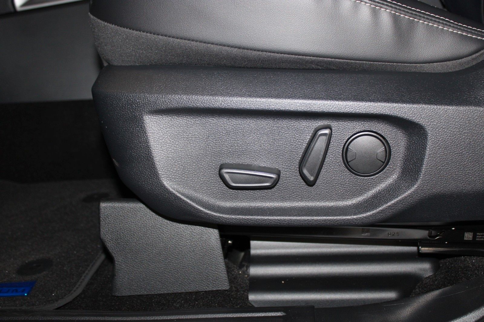 Fahrzeugabbildung Ford Ranger Platinum Automatik LEDER B&O ROLLO AHK