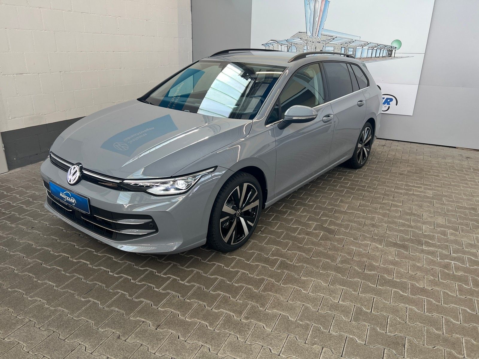 Fahrzeugabbildung Volkswagen Golf VIII Var. Style 1,5 eTSI DSG +IQ.Light+Navi