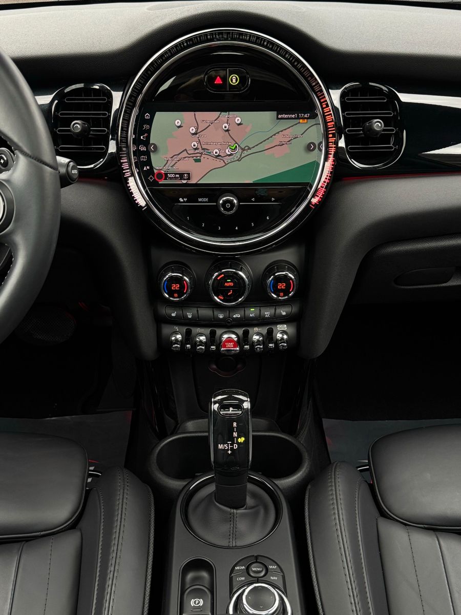 Fahrzeugabbildung MINI Cooper S Classic Trim H&K Pano Leder CAM ACC