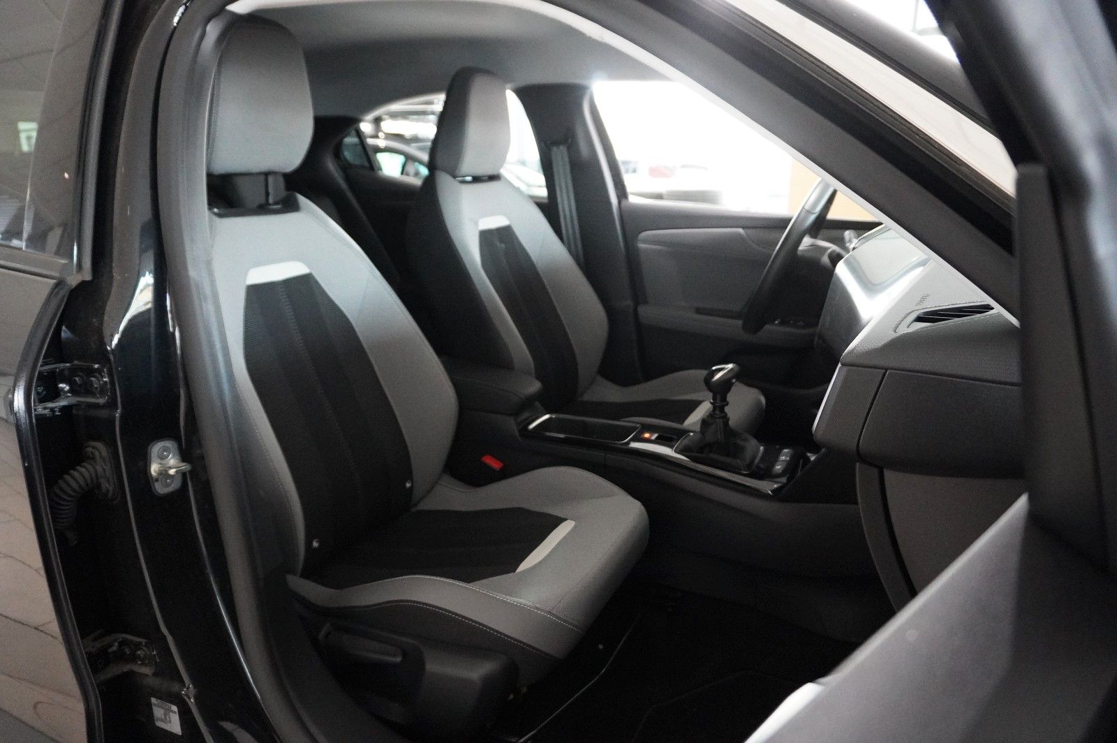 Fahrzeugabbildung Opel Mokka 1.2T ELEGANCE NAVI/LED/KAMERA/SPORT/DAB+