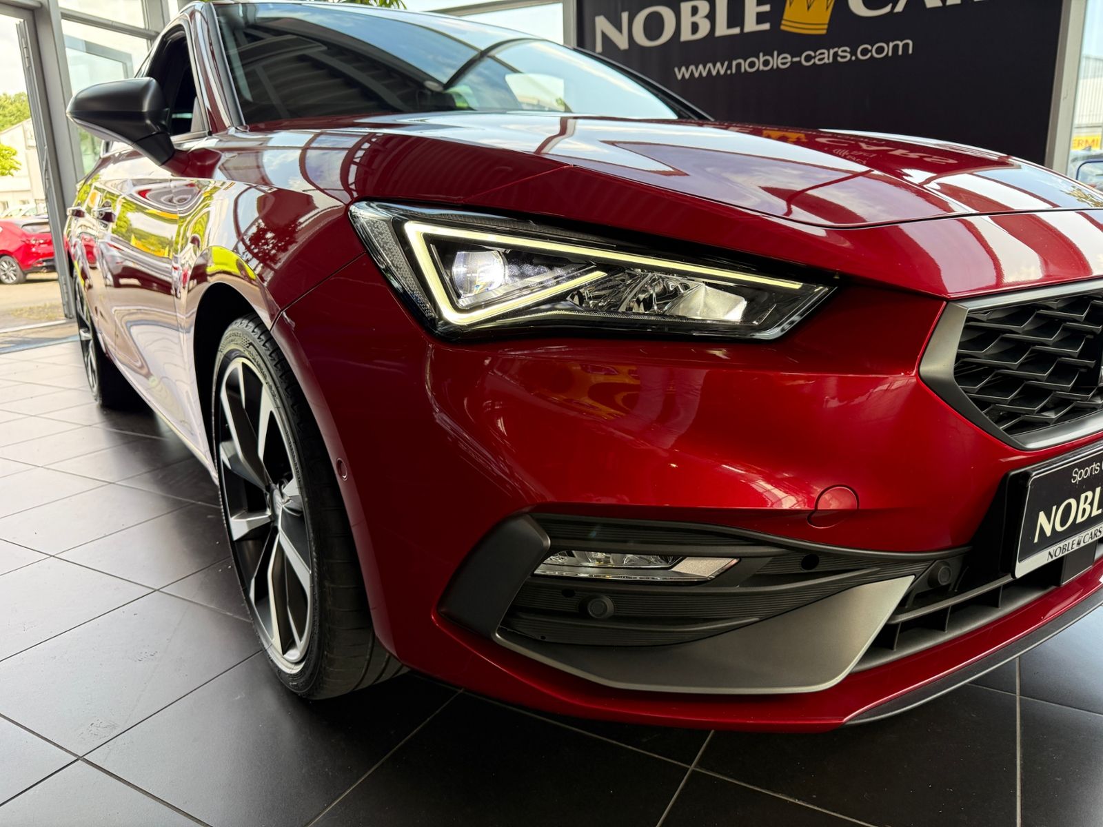 Fahrzeugabbildung SEAT Leon FR RFK LED NAVI CARPLAY