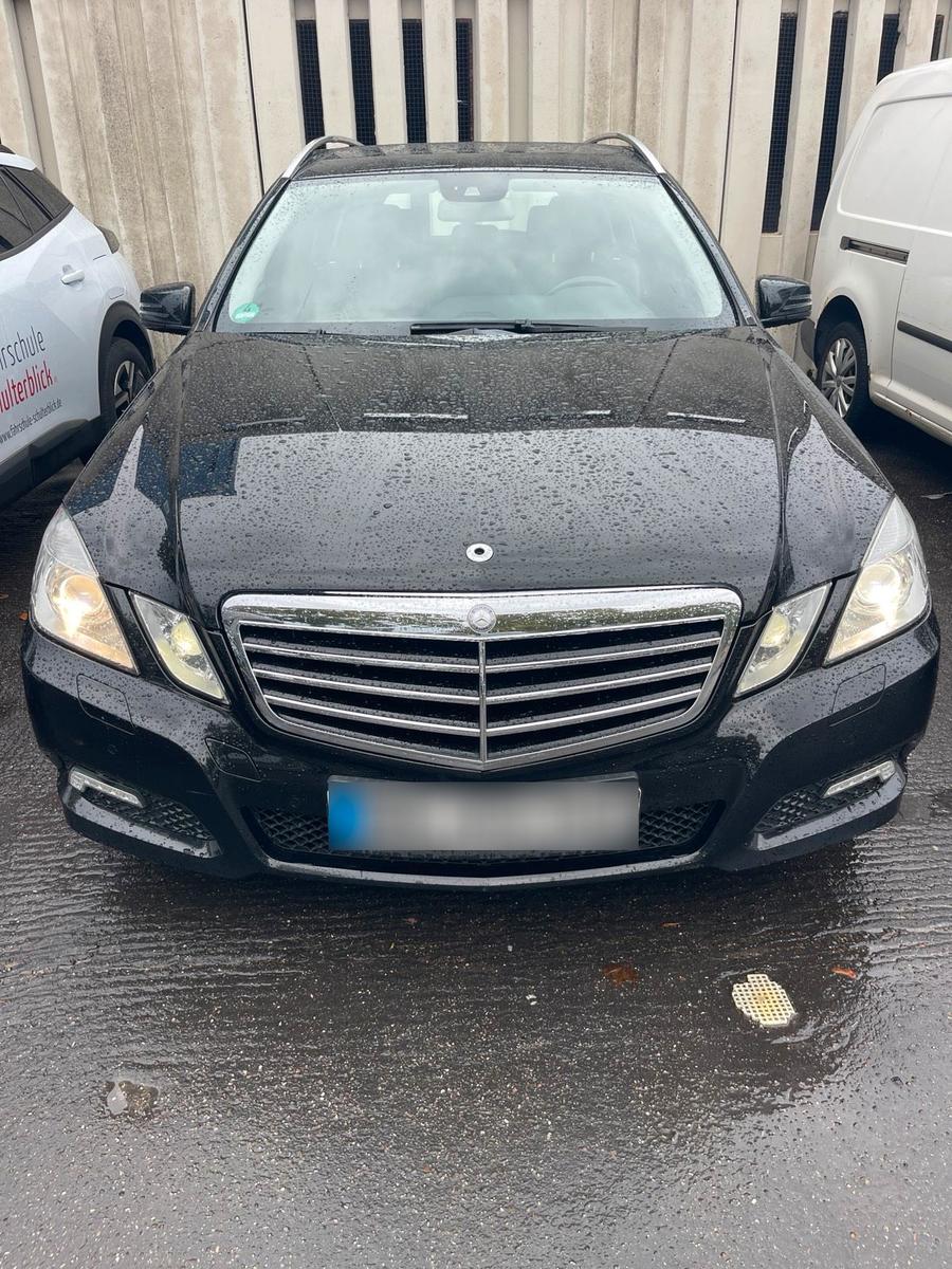 Mercedes-Benz E200, 2010