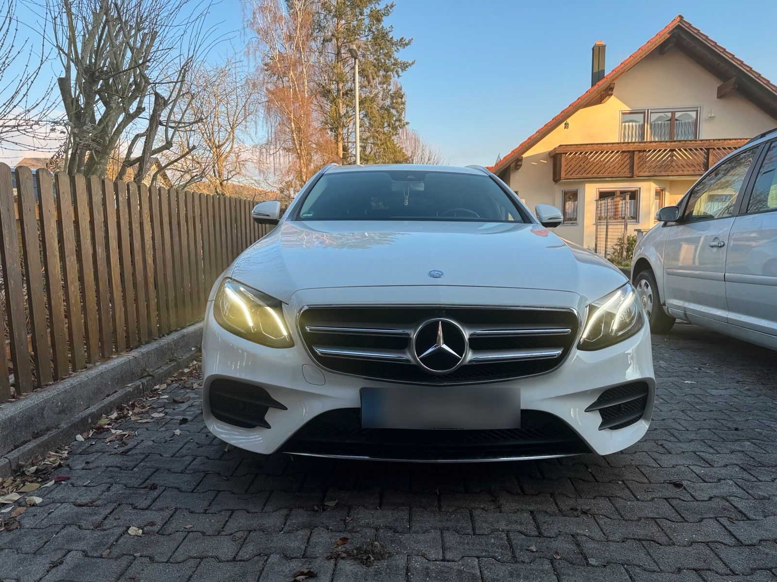 MERCEDES-BENZ Mercedes-Benz E 220 d T AMG Line