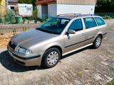 Skoda Octavia Tour 1.6 Benziner 2. Hand Sc... - Skoda Octavia aus 2005: Tour