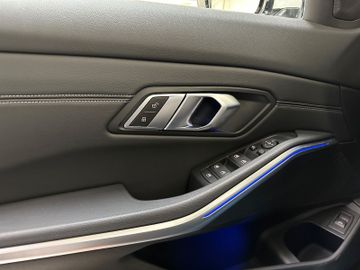 Fahrzeugabbildung BMW 320d Sport Line Stop&Go LiveCockpt+ Kamera HiFi