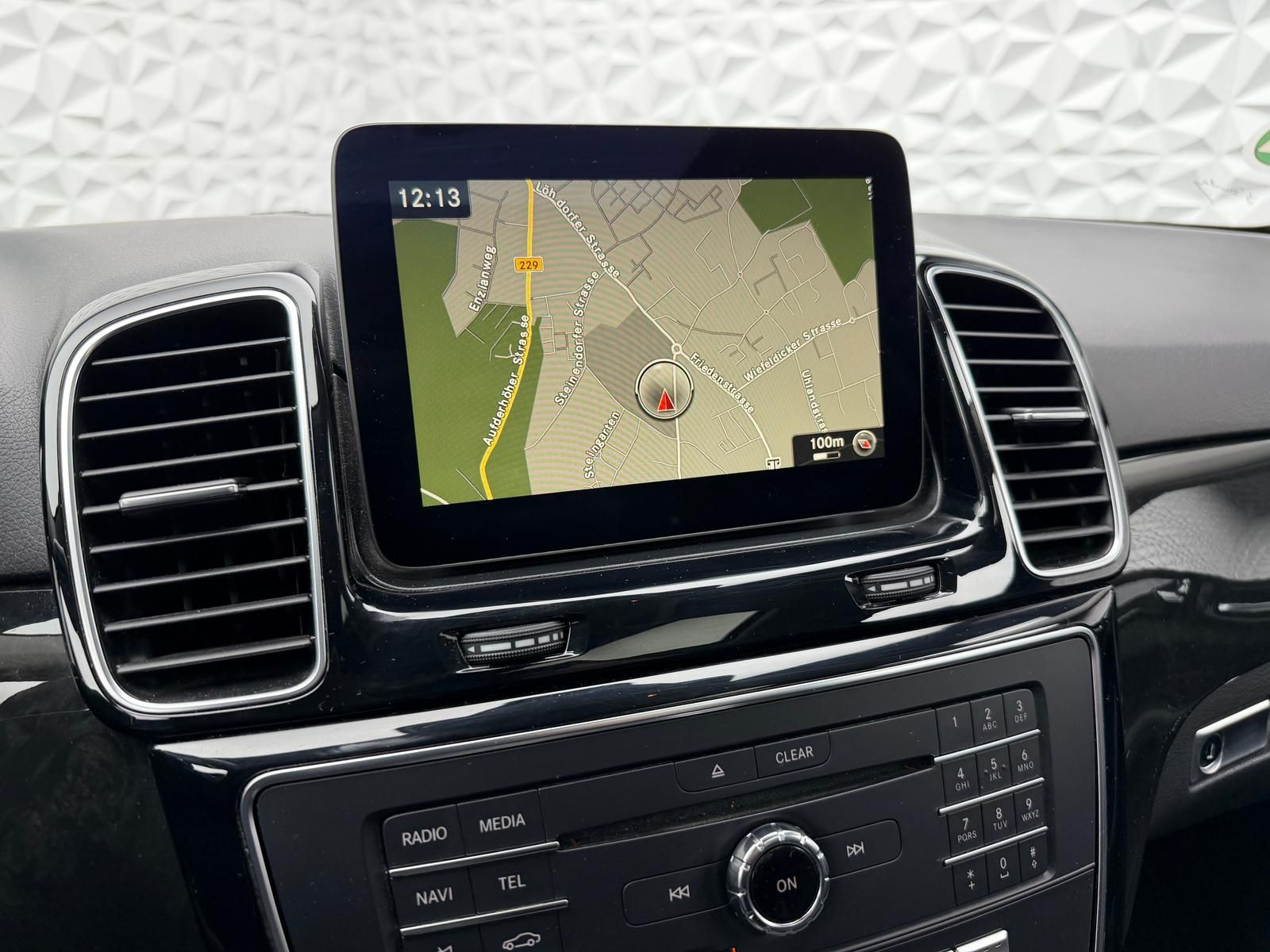 Fahrzeugabbildung Mercedes-Benz GLE 350d AMG/AIRMATIC/STDHZG/DISTRO/H&K/PANO/AHK