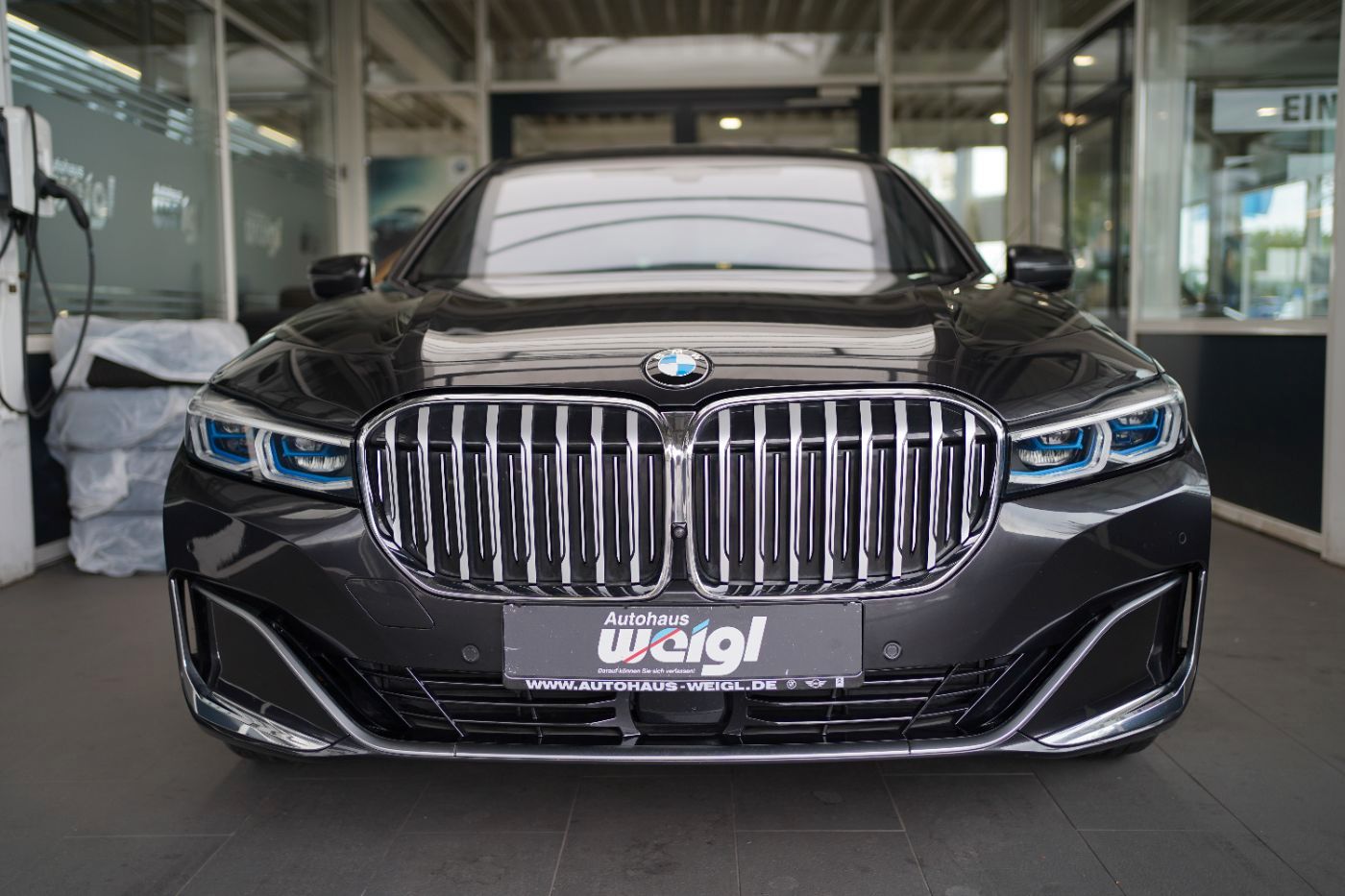 Fahrzeugabbildung BMW 750i xDrive +ferngest. Parken+Komfortsitze v&h++