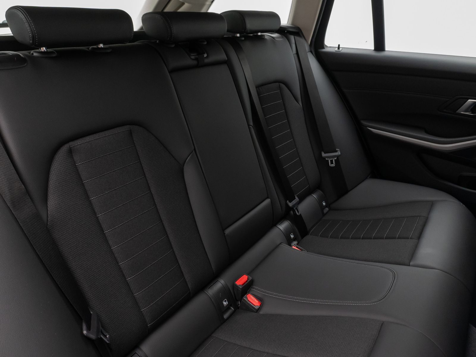 Fahrzeugabbildung BMW 320d DAB CockPitPr PDC AHK Stop&Go Komfort Sport