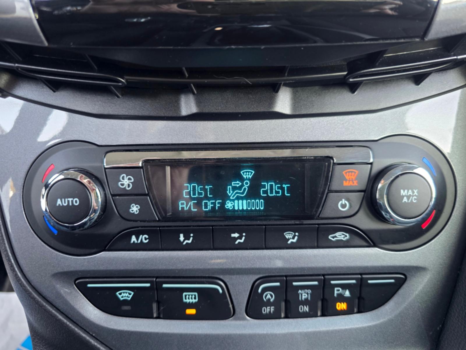 Ford Focus 2012 — photo 25