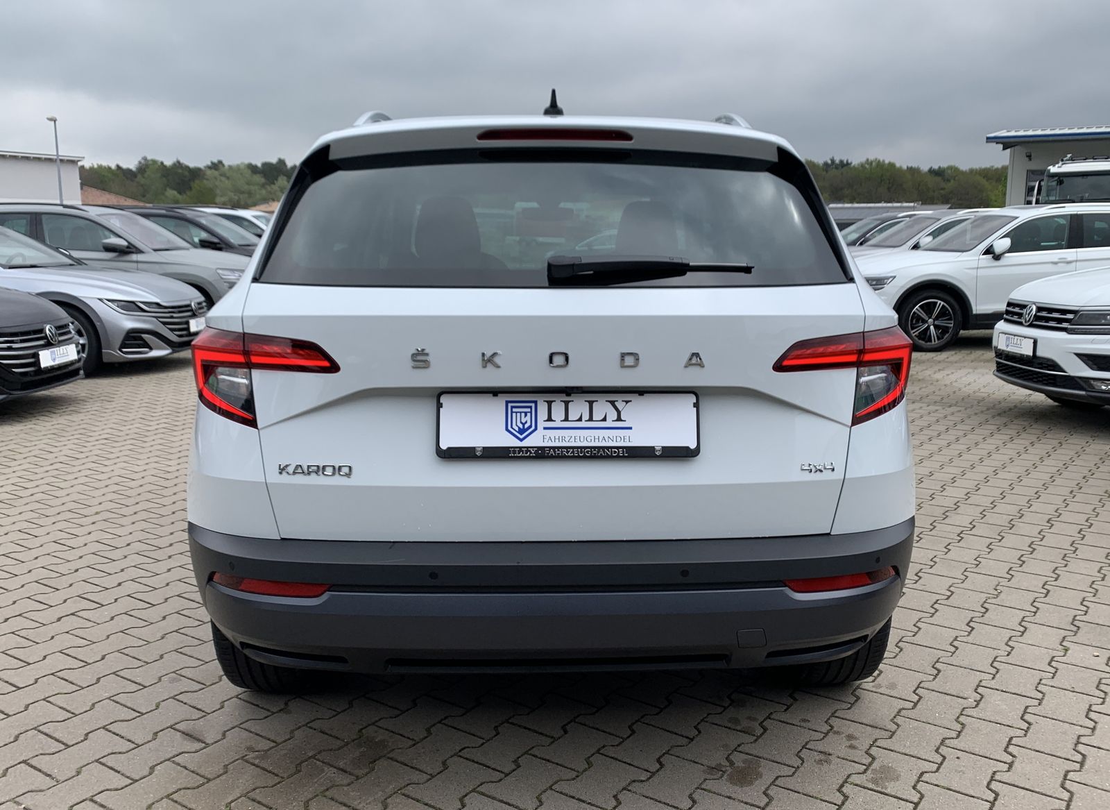 Fahrzeugabbildung SKODA Karoq 2.0 TDI*4x4*Alcantara*AHK*STHZ*CANTON*Cam*