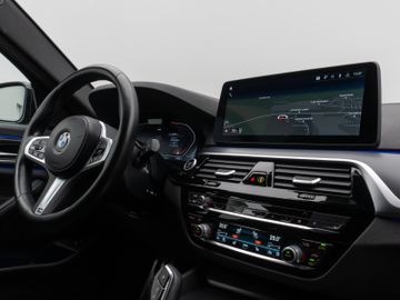 Fahrzeugabbildung BMW 520d xD M Sport Kamera DAB HiFi 4xKlima ACC Komf