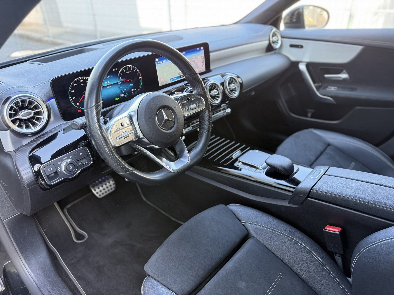 Fahrzeugabbildung Mercedes-Benz CLA 250 e SB*AMG*LED*HEAD-UP*AMBIENTE*KAMERA*