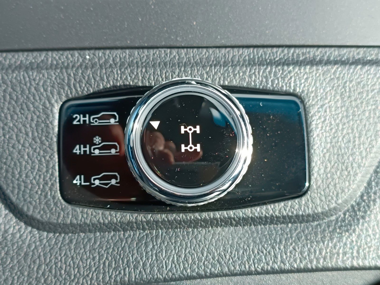 Fahrzeugabbildung Ssangyong Musso Grand 2.2d AT 4x4 BLACK LEDER+XENON+SD+AHK