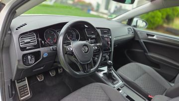 Volkswagen Golf - 11