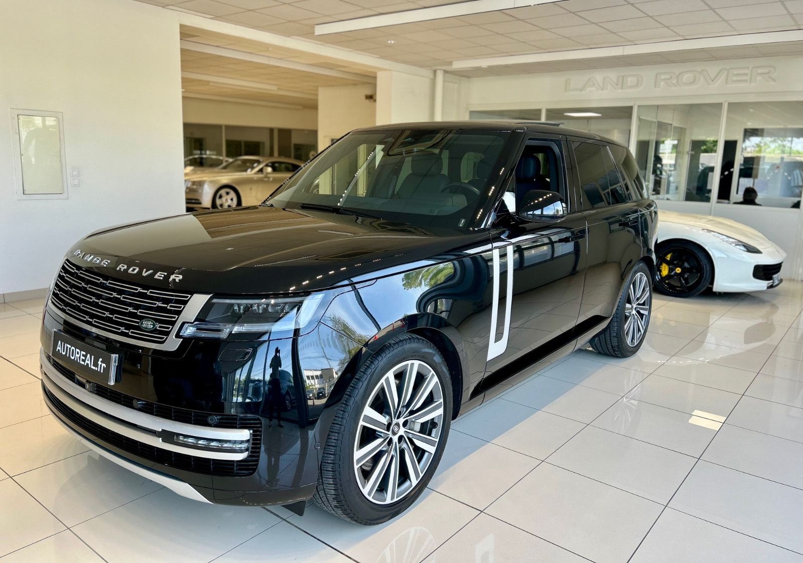 Land Rover Range Rover P440e SE Hybrid SWB