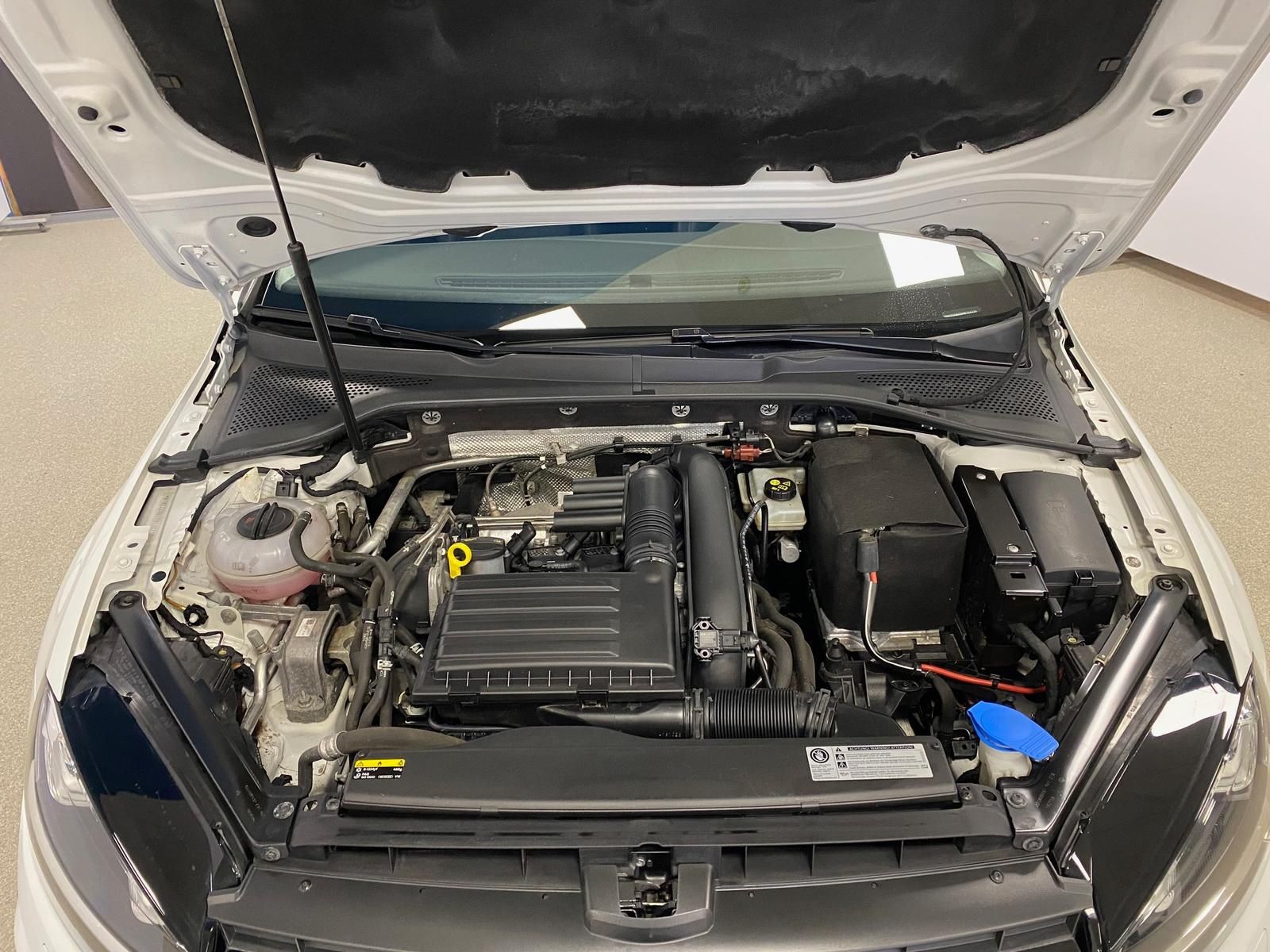 Fahrzeugabbildung Volkswagen Golf 1.4 16V TSI 1395 ccm Highline PDC+NAVI+ACC+