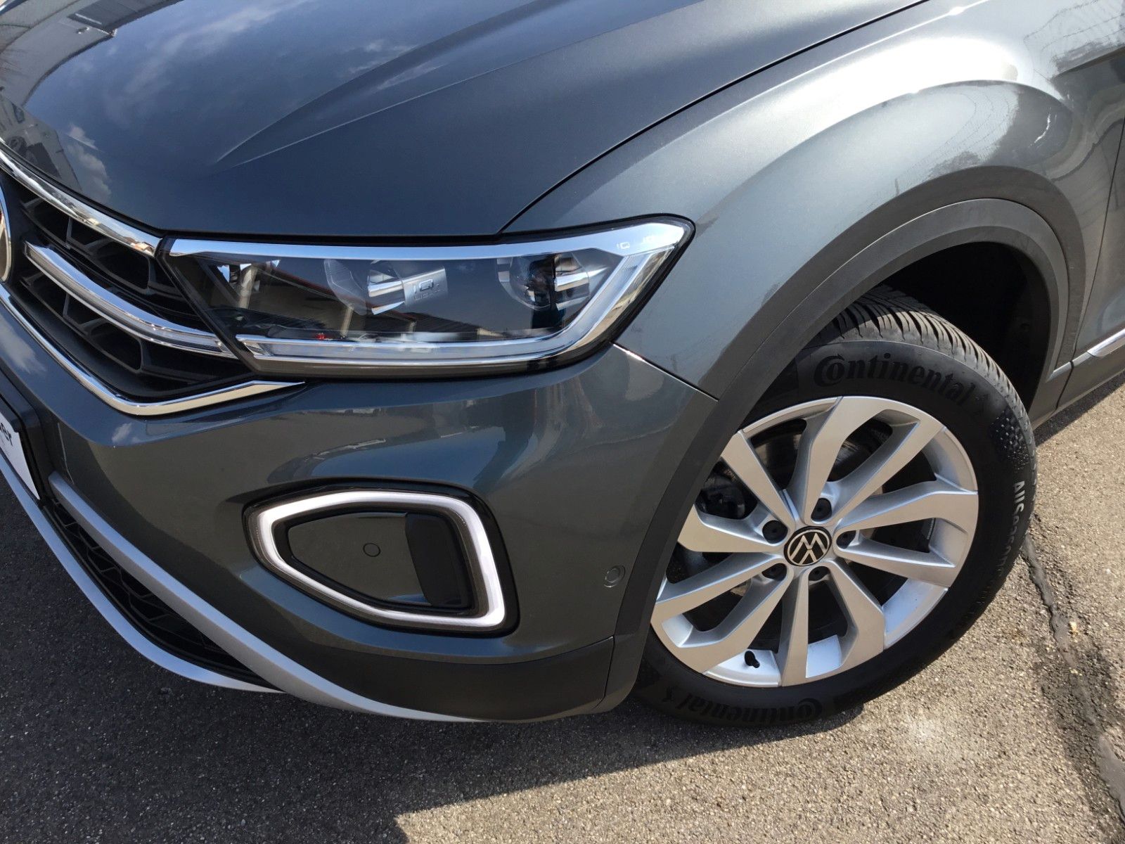 Fahrzeugabbildung Volkswagen T-Roc 1.5 TSI DSG Style+AHK+MatrixLED+ACC+Pano