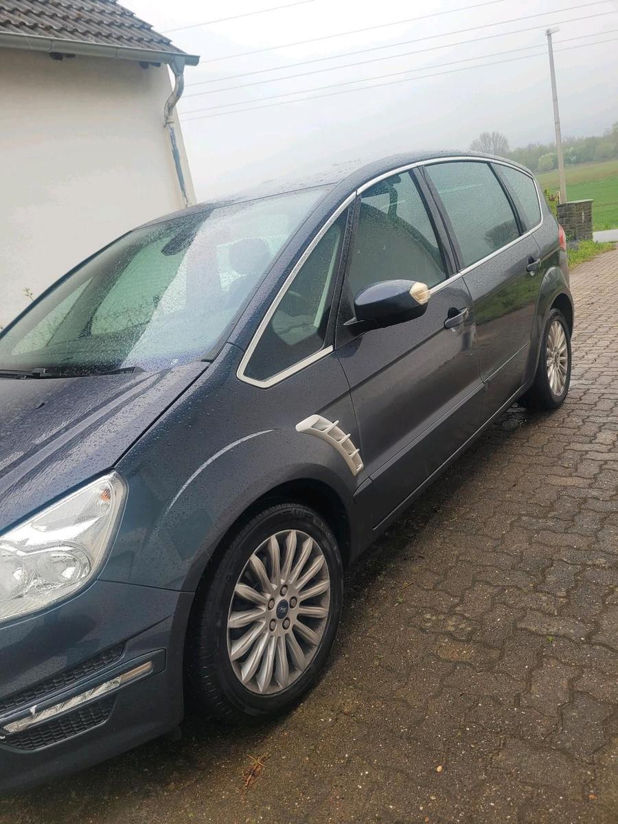 Ford S-MAX 2011 — rear view