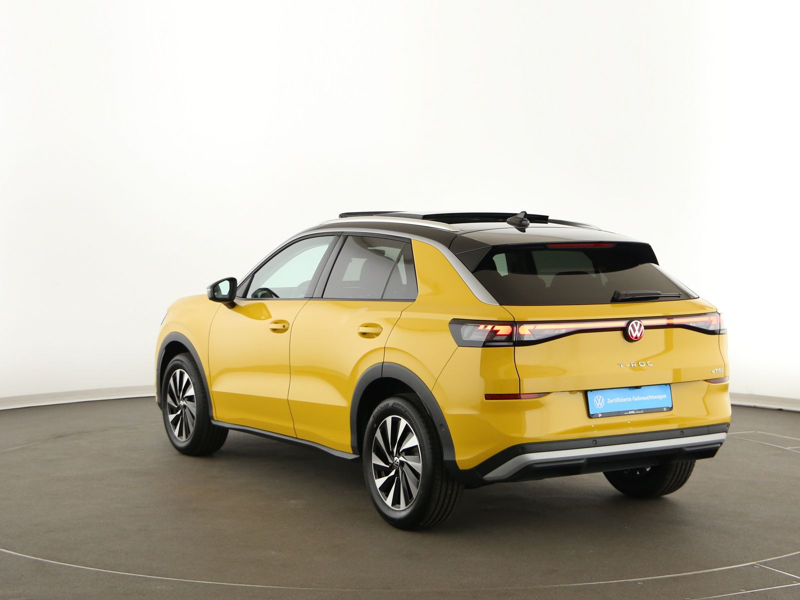 Volkswagen T-Roc 1.5 eTSI 150 PS DSG Style LED Navi Head-u foto 4