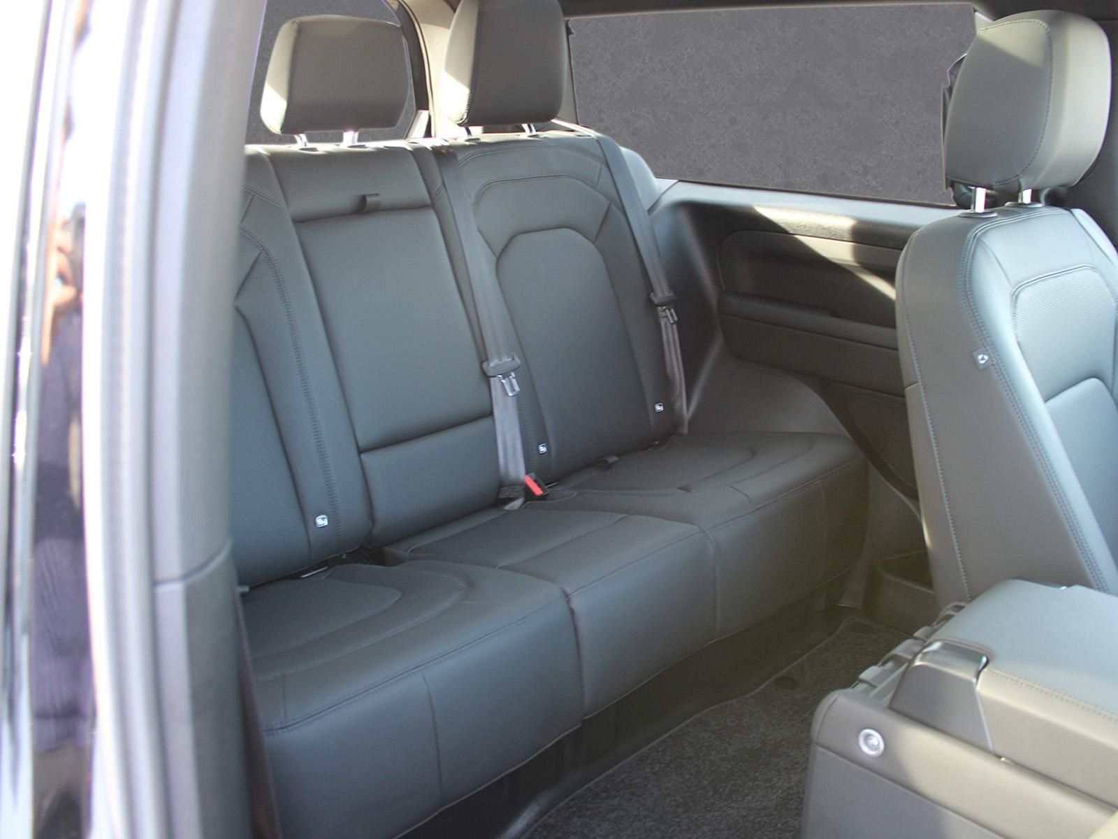 Fahrzeugabbildung Land Rover Defender 90 D250 X-Dynamic SE