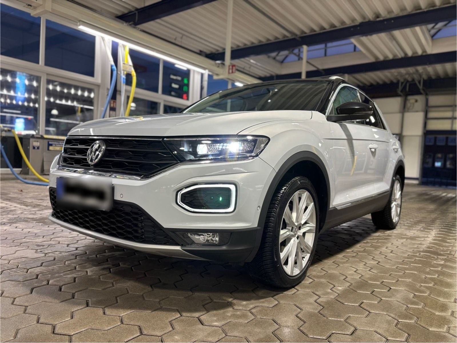 VW VW T-Roc 2.0TDI AWD-ACC-PANO-LED-AHK-NAVI-...