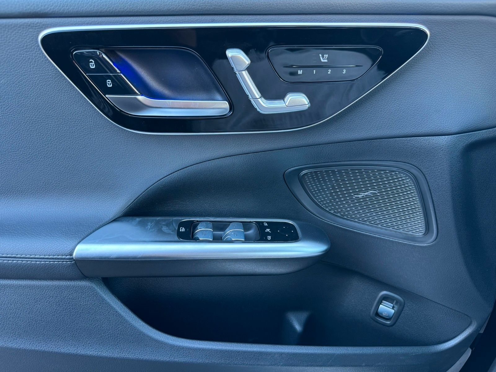 Fahrzeugabbildung Mercedes-Benz C 200d T Avantgarde+AHK+Memory+AmbiPrem+RFK+TotW
