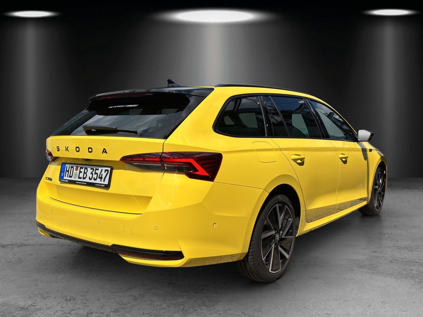 Fahrzeugabbildung SKODA Octavia Combi Sportline 2,0 TDI 110 kW DSG