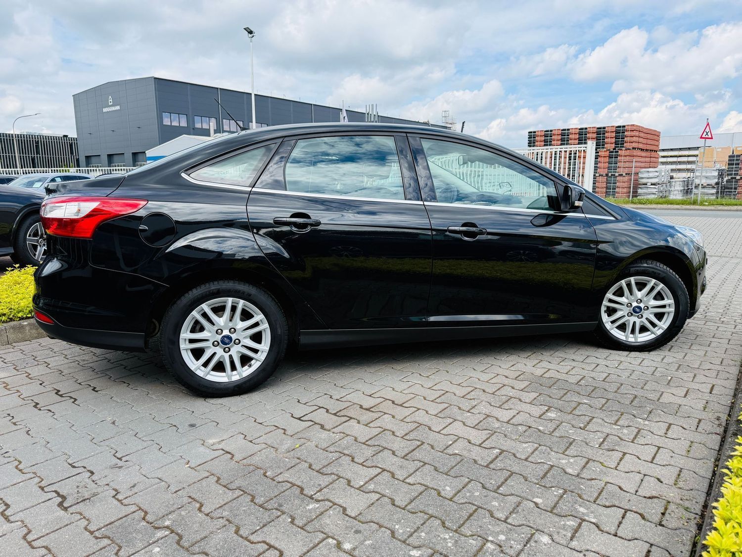 Fahrzeugabbildung Ford Focus 2,0 TDCi, TITANIUM, Automatik, Klima, PTS,