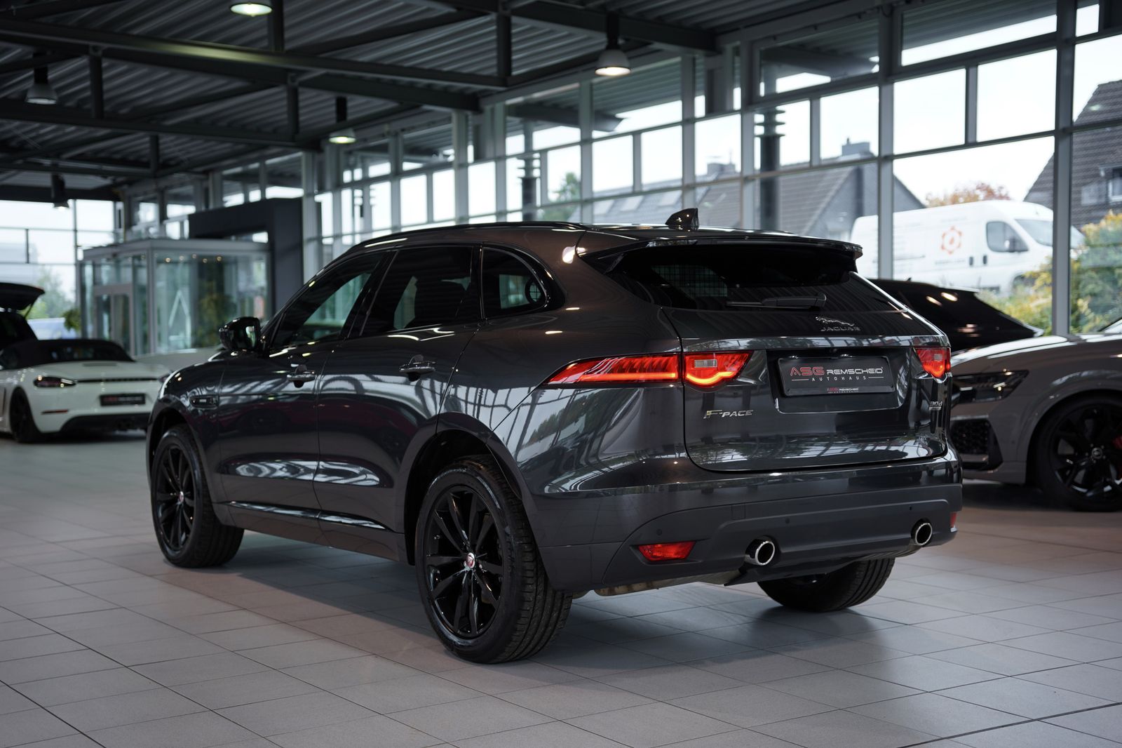 Jaguar F Pace