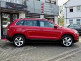 Skoda Karoq Style *Pano *AHK *LED *4xSHZ *Garantie - rote Skoda Karoq