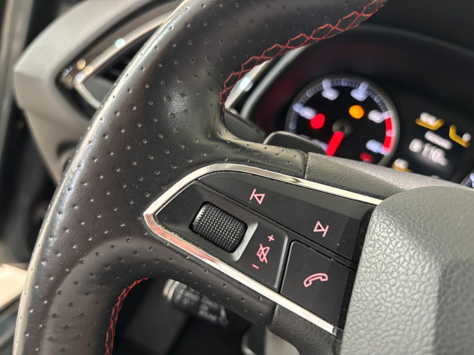 Fahrzeugabbildung SEAT Leon FR 2.0TDI DSG/ACC/SHZ/ALLWETTER