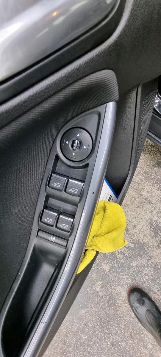 Ford Focus 2014 — photo 13
