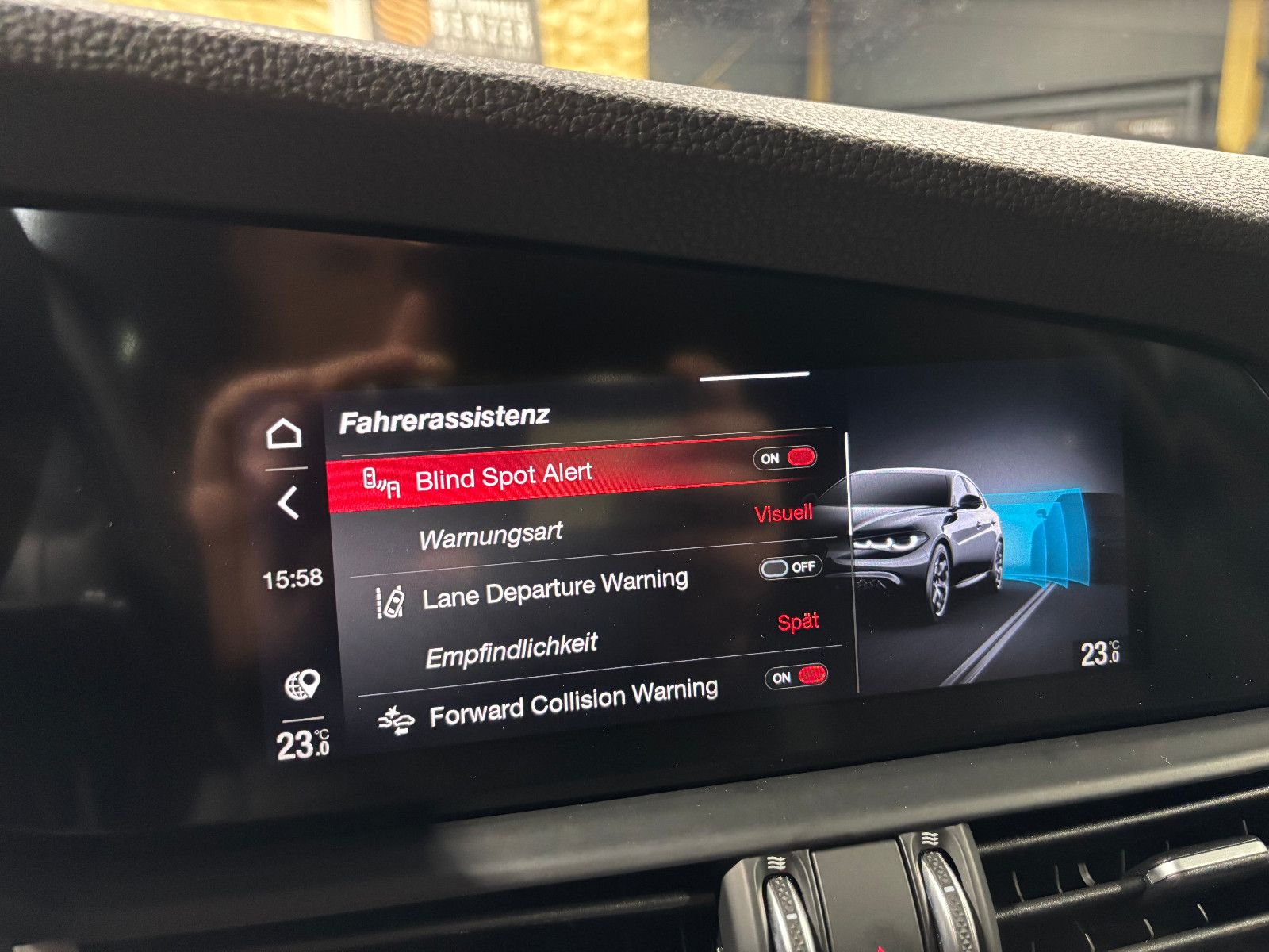 Fahrzeugabbildung Alfa Romeo Giulia Ti Q4/MEMORY/ACC/NAVI/KAMERA/SHZ