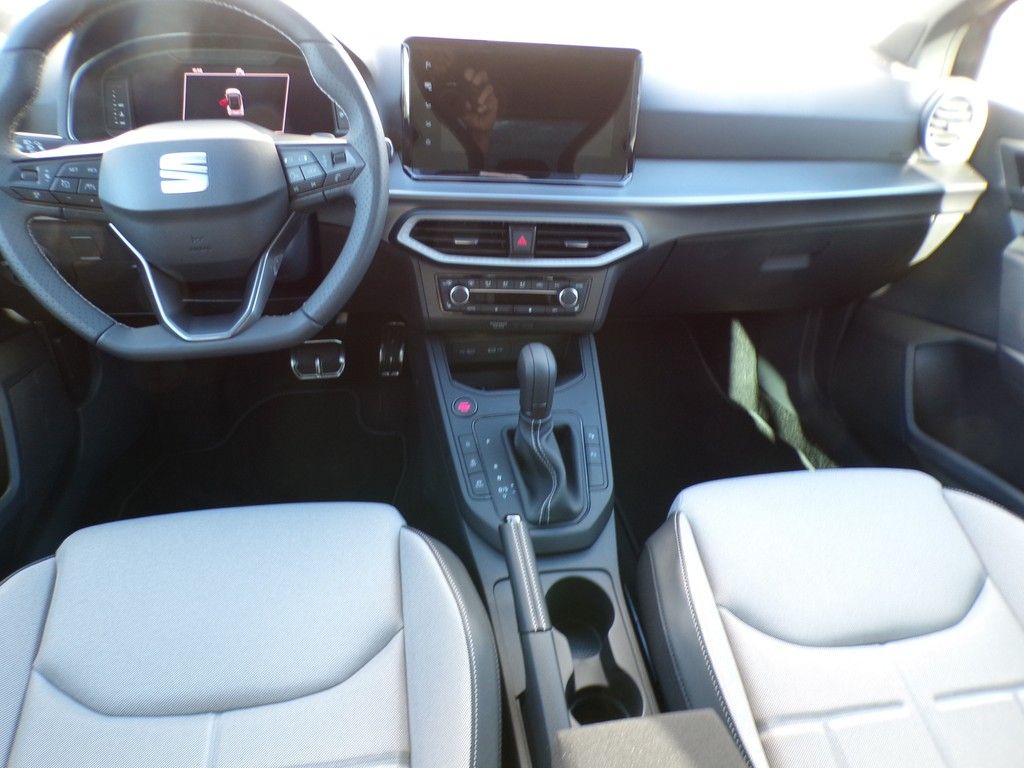 Fahrzeugabbildung SEAT Arona 1.5 TSI DSG FR Black Edition*LED*AHK*