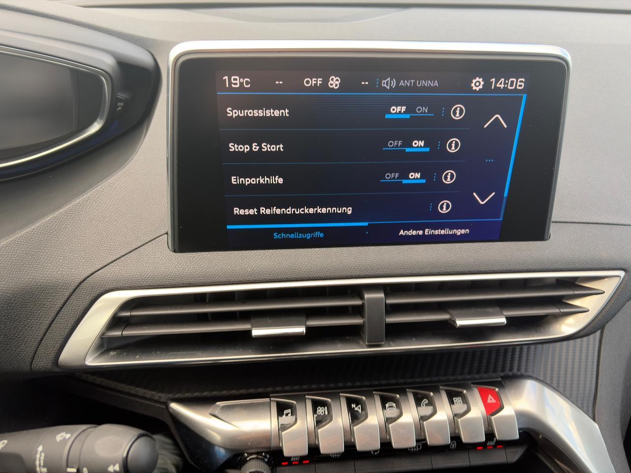 Peugeot 3008 1.2 12V e-THP / Allwetter Reifen