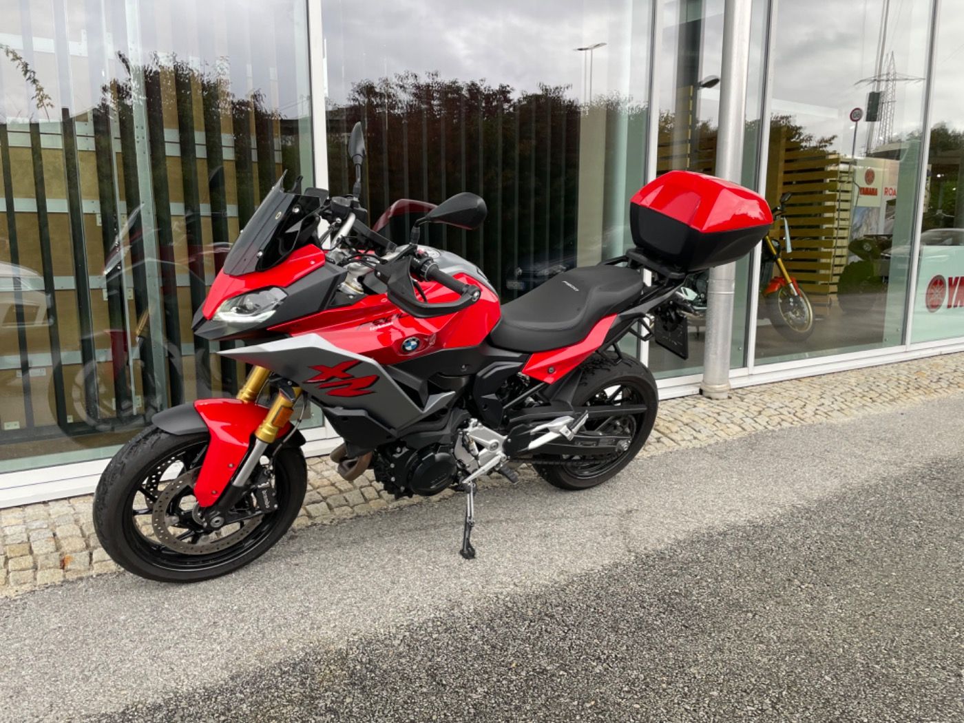 Fahrzeugabbildung BMW F 900 XR super Ausstattung mit Tieferlegung aus