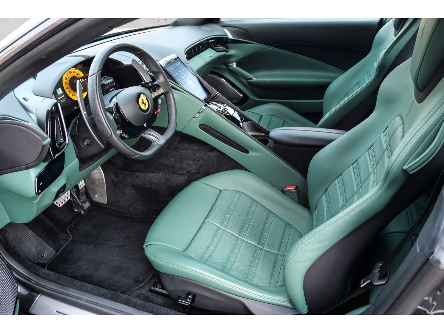 Ferrari Roma *MagneRide*CarPlay*Daytona-Design*Passenger foto 13
