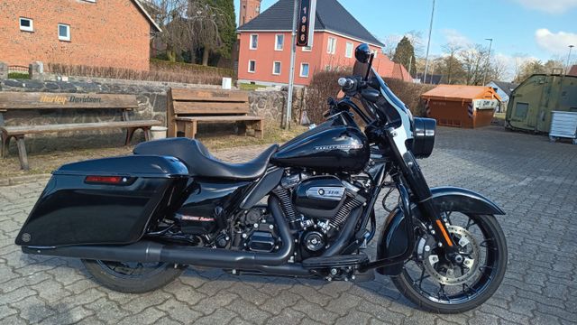 Harley-Davidson FLHRXS Road King Special