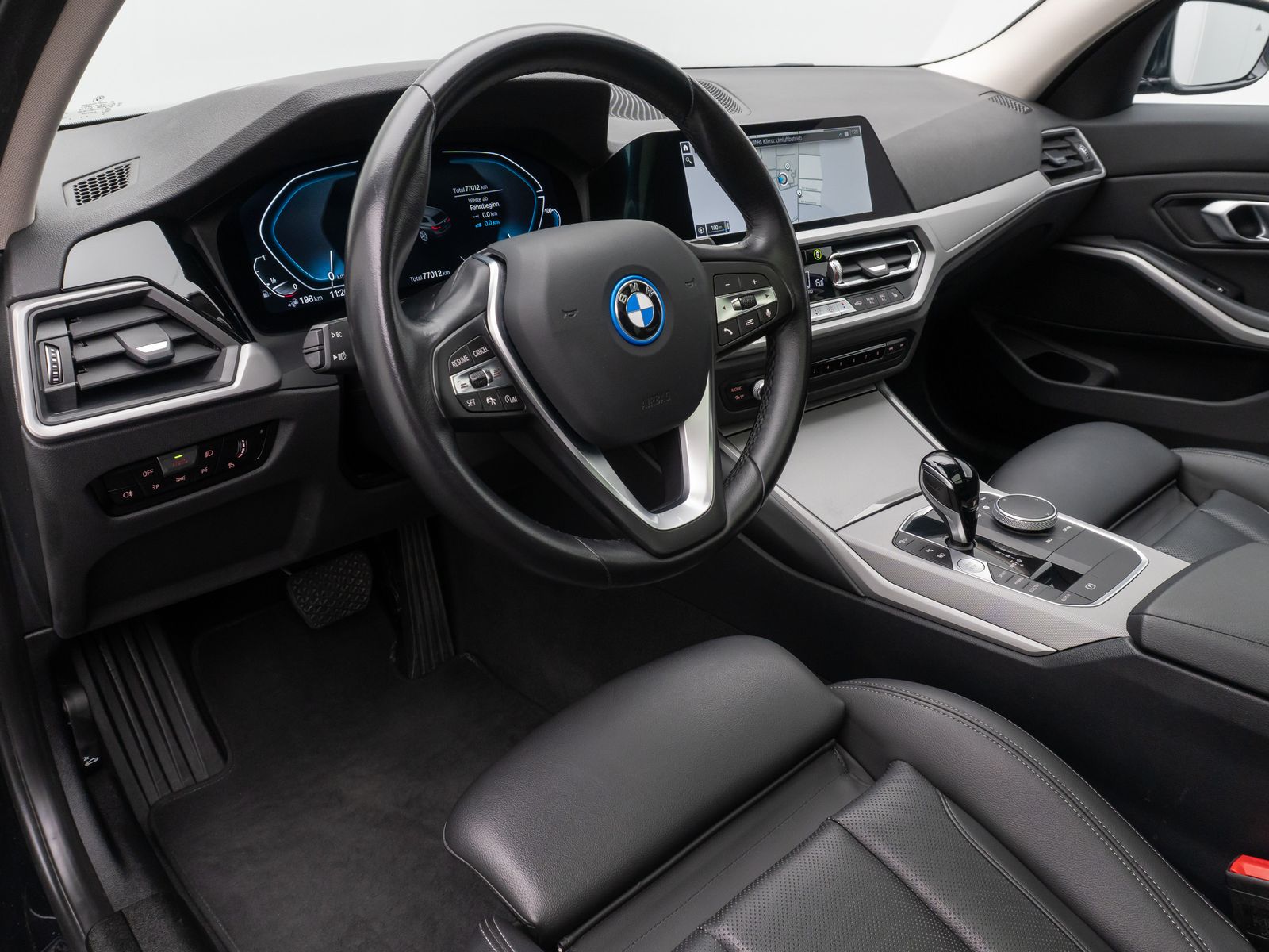 Fahrzeugabbildung BMW 330e xD ACC HUD Kamera DAB Alarm Panorama 19Zoll