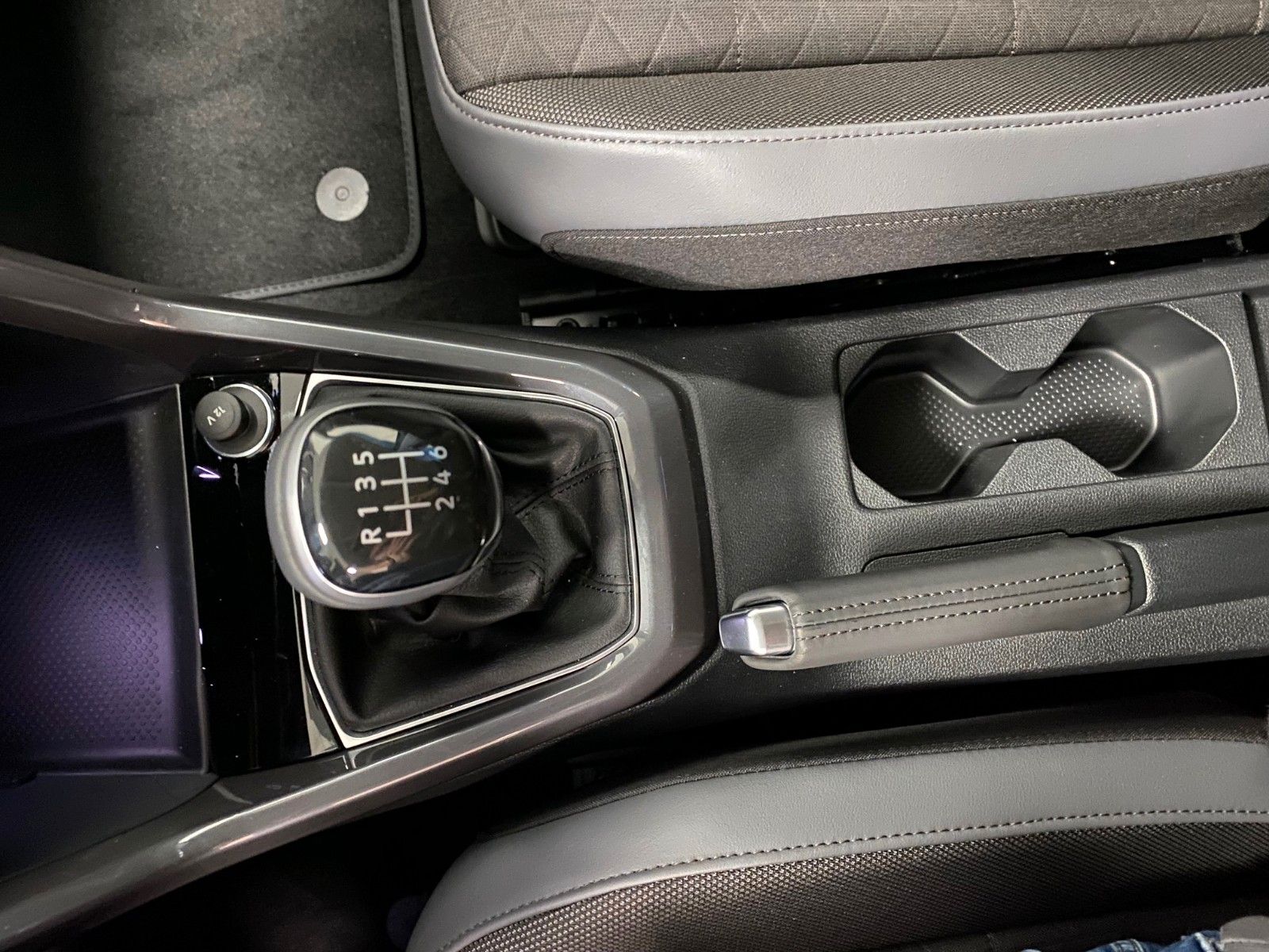 Fahrzeugabbildung Volkswagen T-CROSS 1.0 TSI OPF STYLE+KAMERA+ACC+SITZHEIZUNG