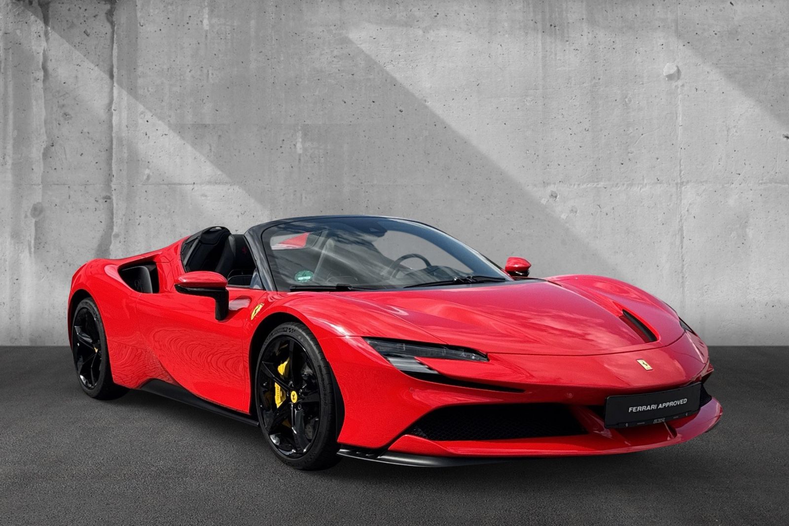 Fahrzeugabbildung Ferrari SF90 Spider*belüftete Sitze*Nackenhzg*Lift*JBL*