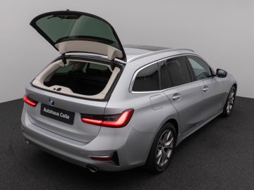 Fahrzeugabbildung BMW 320d xDLuxury Line DAB HiFi PDC Stop&Go Komfort